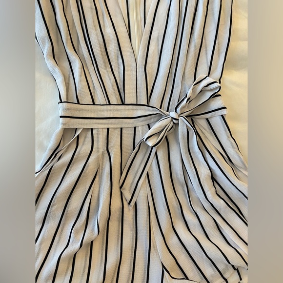 Black & White Romper | LF | Small | Like New - Picture 8 of 11